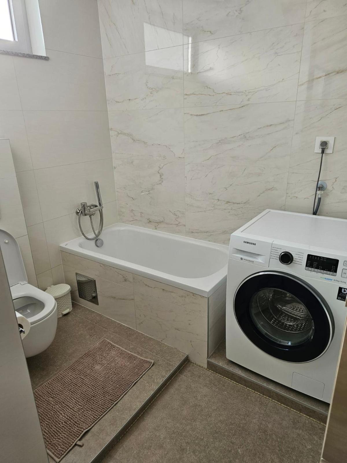 Apartman Centar Bulevar Ex Sa Garazom Banja Luka Exterior foto