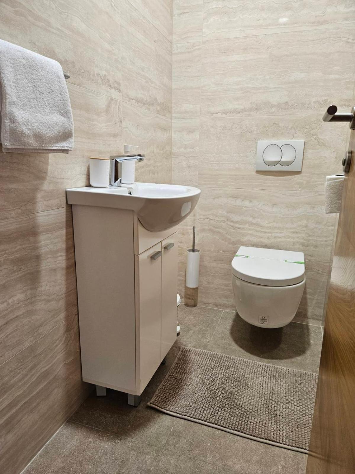 Apartman Centar Bulevar Ex Sa Garazom Banja Luka Exterior foto